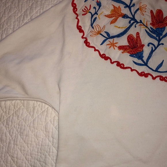 Beautiful floral embroidered white sweatshirt top from Zara - Picture 8 of 10